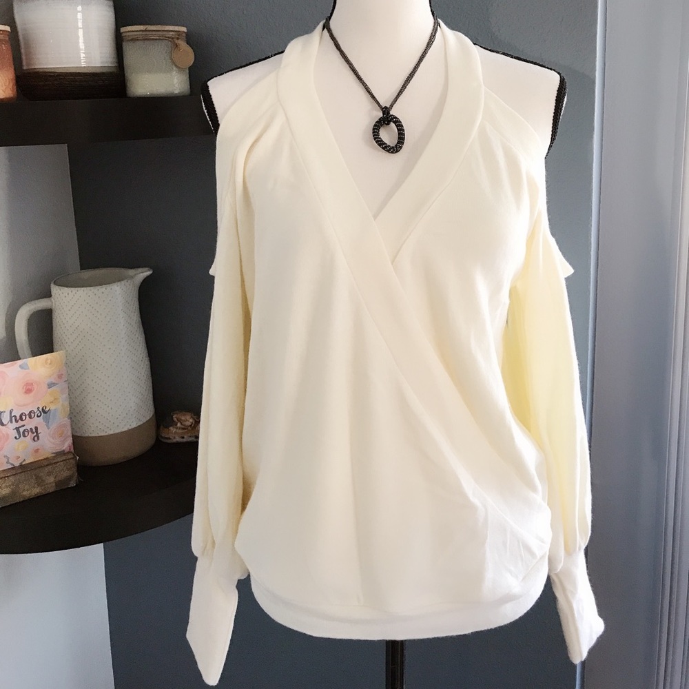 Essue cream V neck cold shoulder sweater NWT